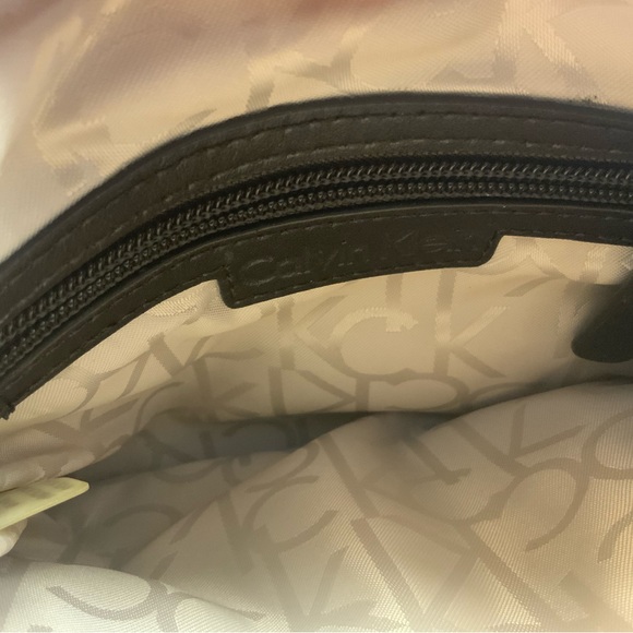 👜Cute small crossbody purse by Calvin Klein.👜 - Picture 10 of 10